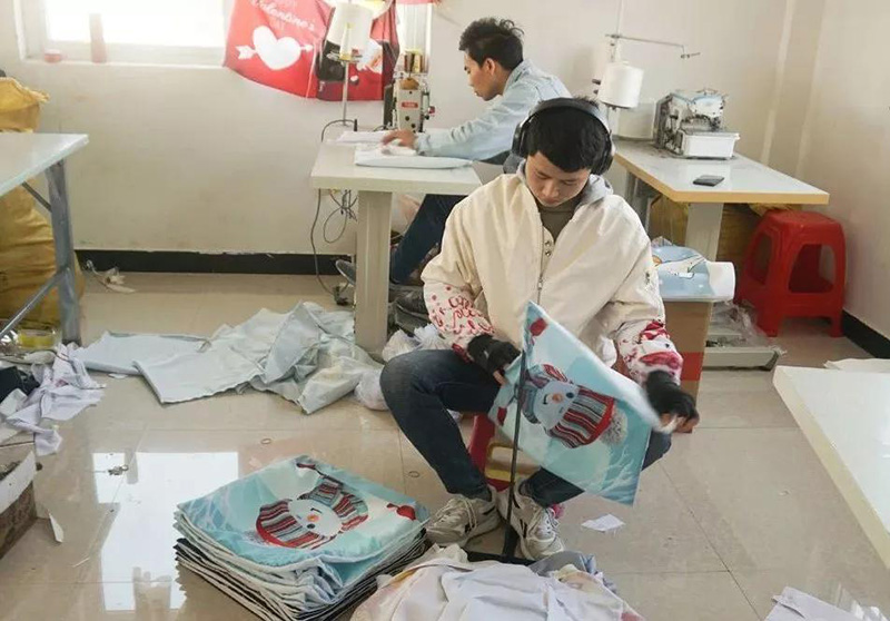 向老外出口圣誕用品，浙江義烏商人年銷數(shù)千萬