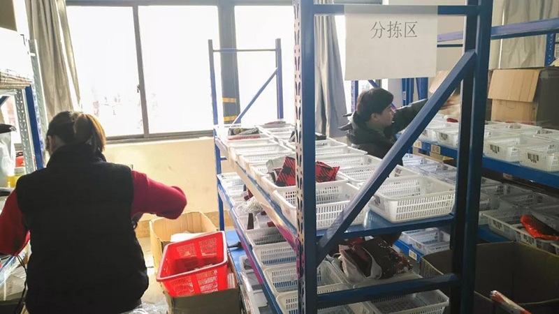 向老外出口圣誕用品，浙江義烏商人年銷數(shù)千萬